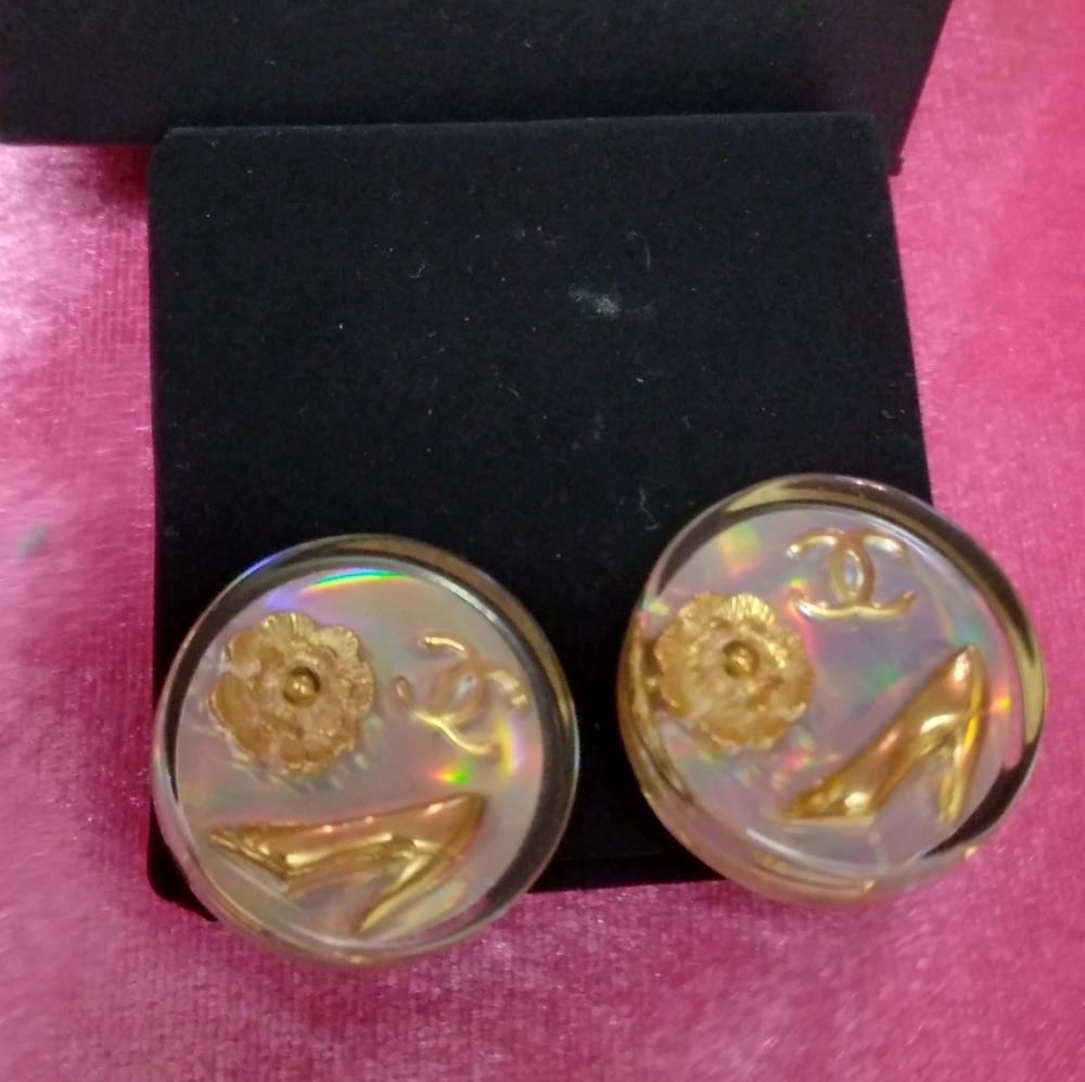 Chanel  Clip-On Preloved